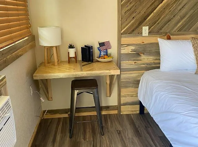 Horseshoe Bend Hotel Lovell